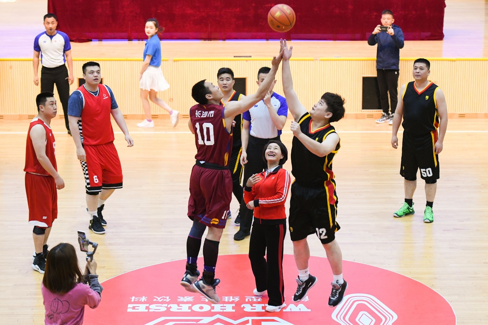 長沙市第十屆運動會（市直機關組）籃球賽 暨“戰(zhàn)馬杯”第十五屆市直機關干部職工籃球賽火熱開賽！